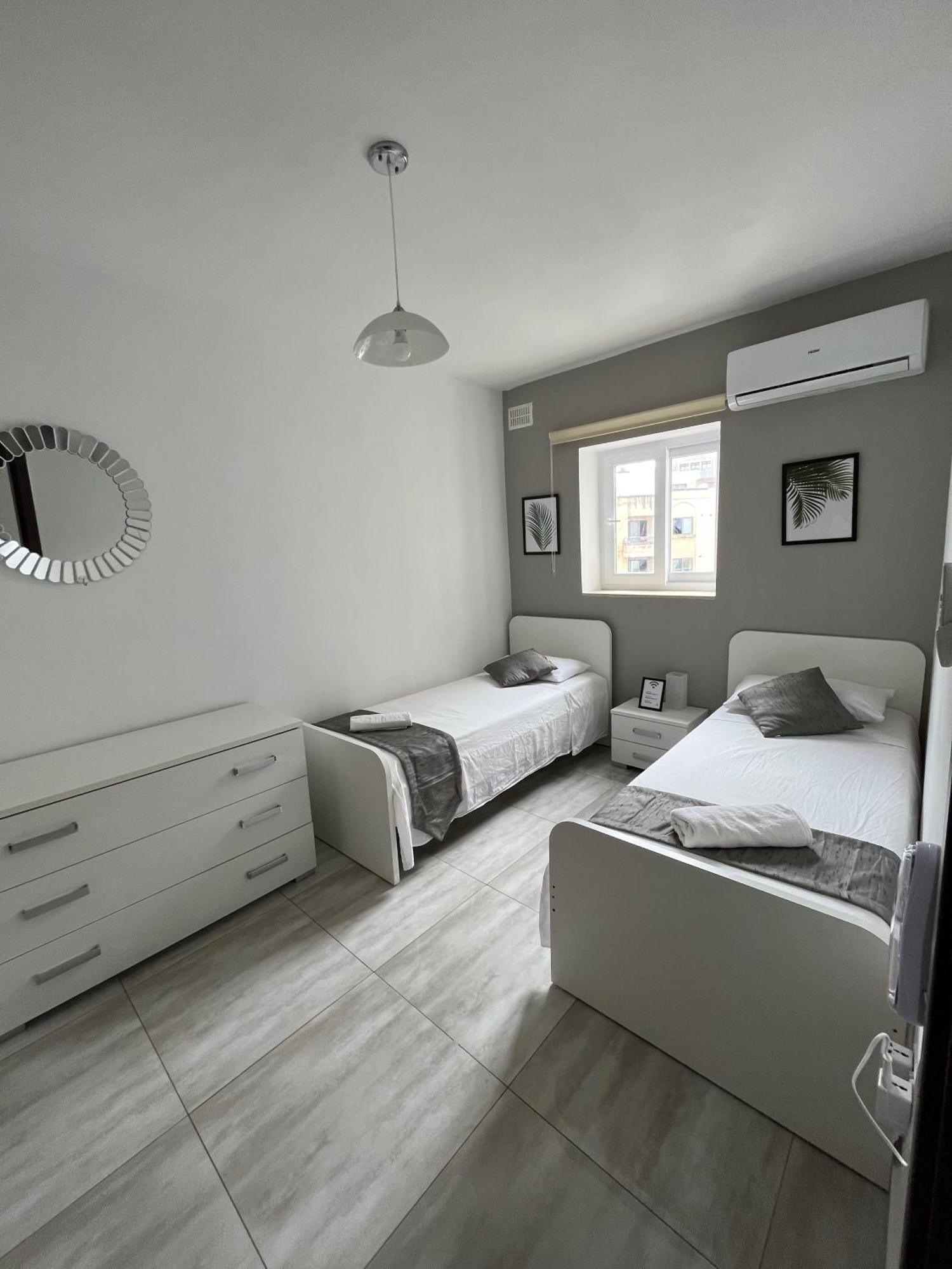 F4 Room 3, Private Room Two Single Beds Shared Bathroom 음시다 외부 사진